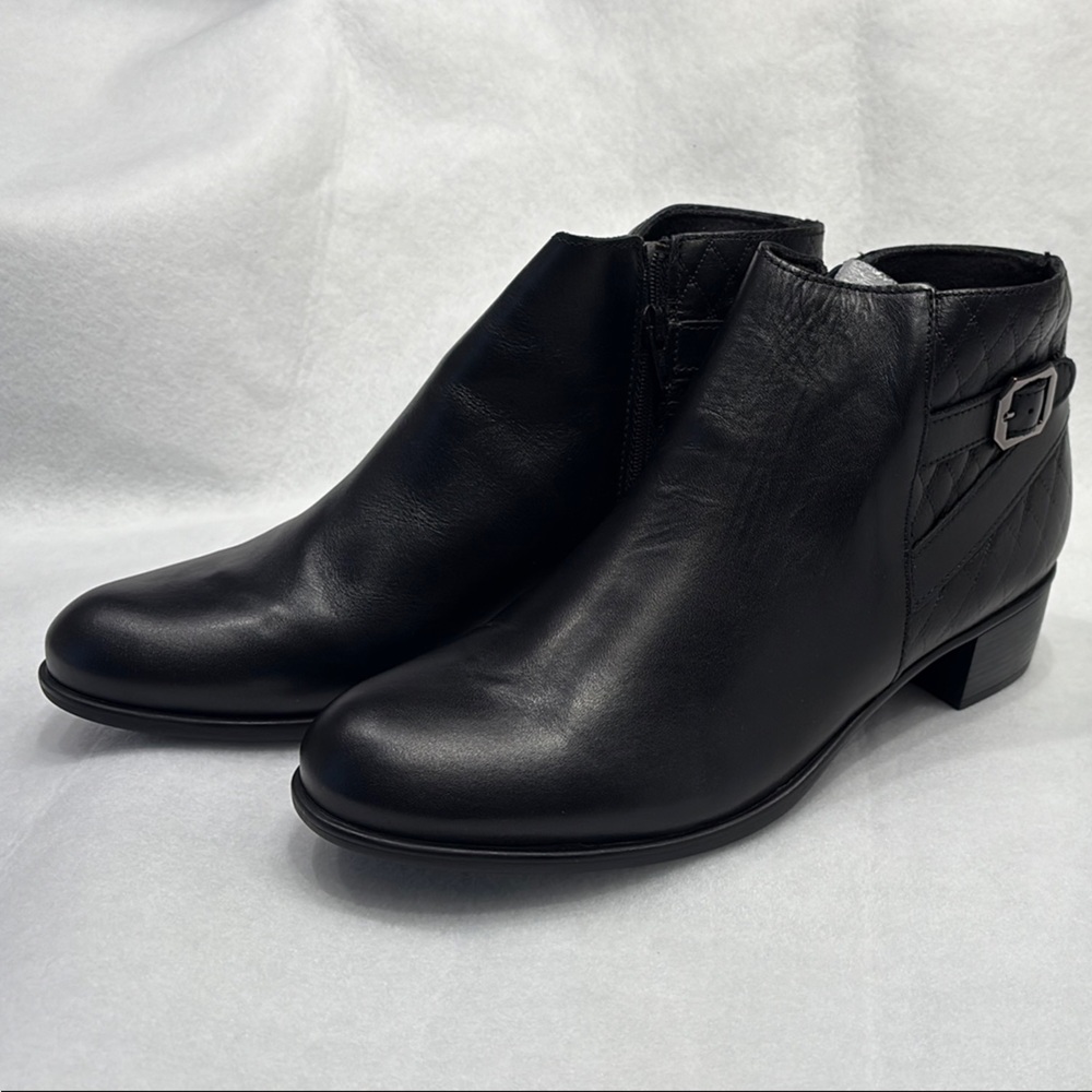 Munro Black Ankle Booties with Sleek Design and Side Zipper